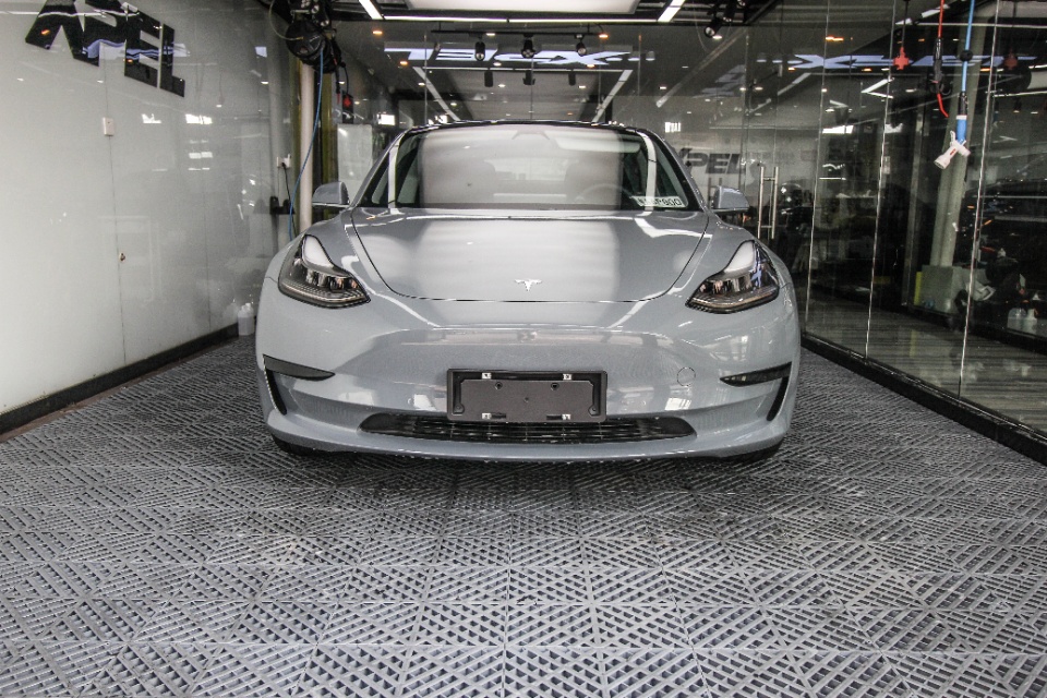 特斯拉Model3Performance亚灰