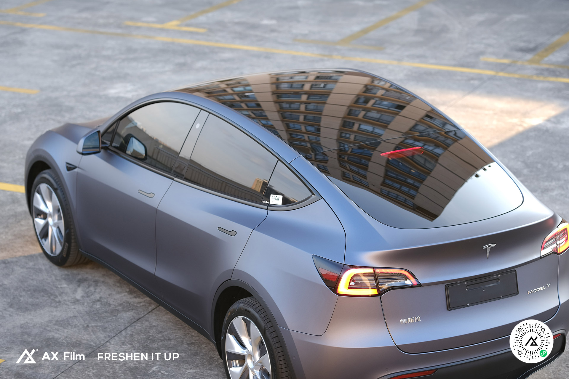 特斯拉Model Y -缎面竞赛蓝
