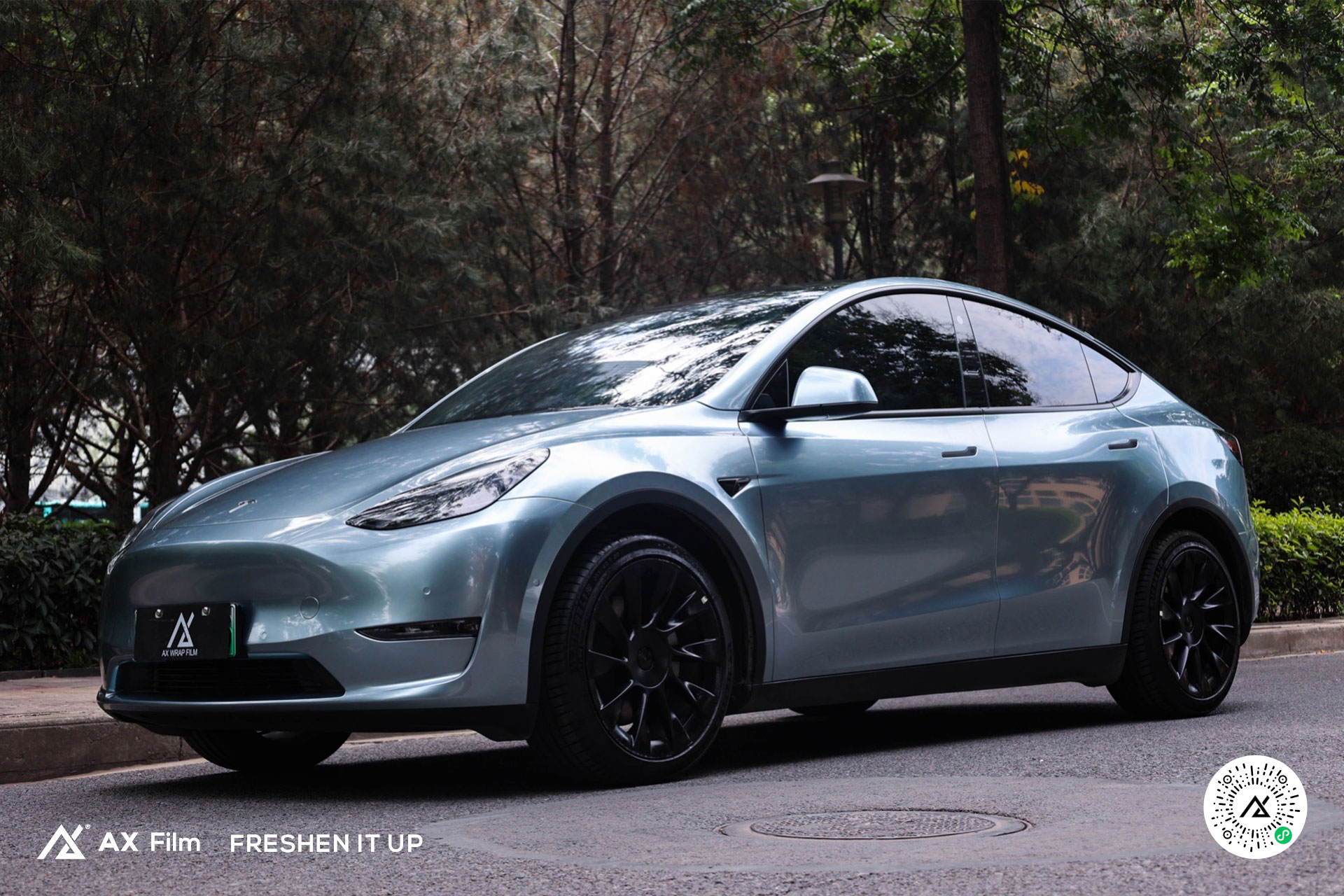 特斯拉model Y - 液态金属索玛托蓝