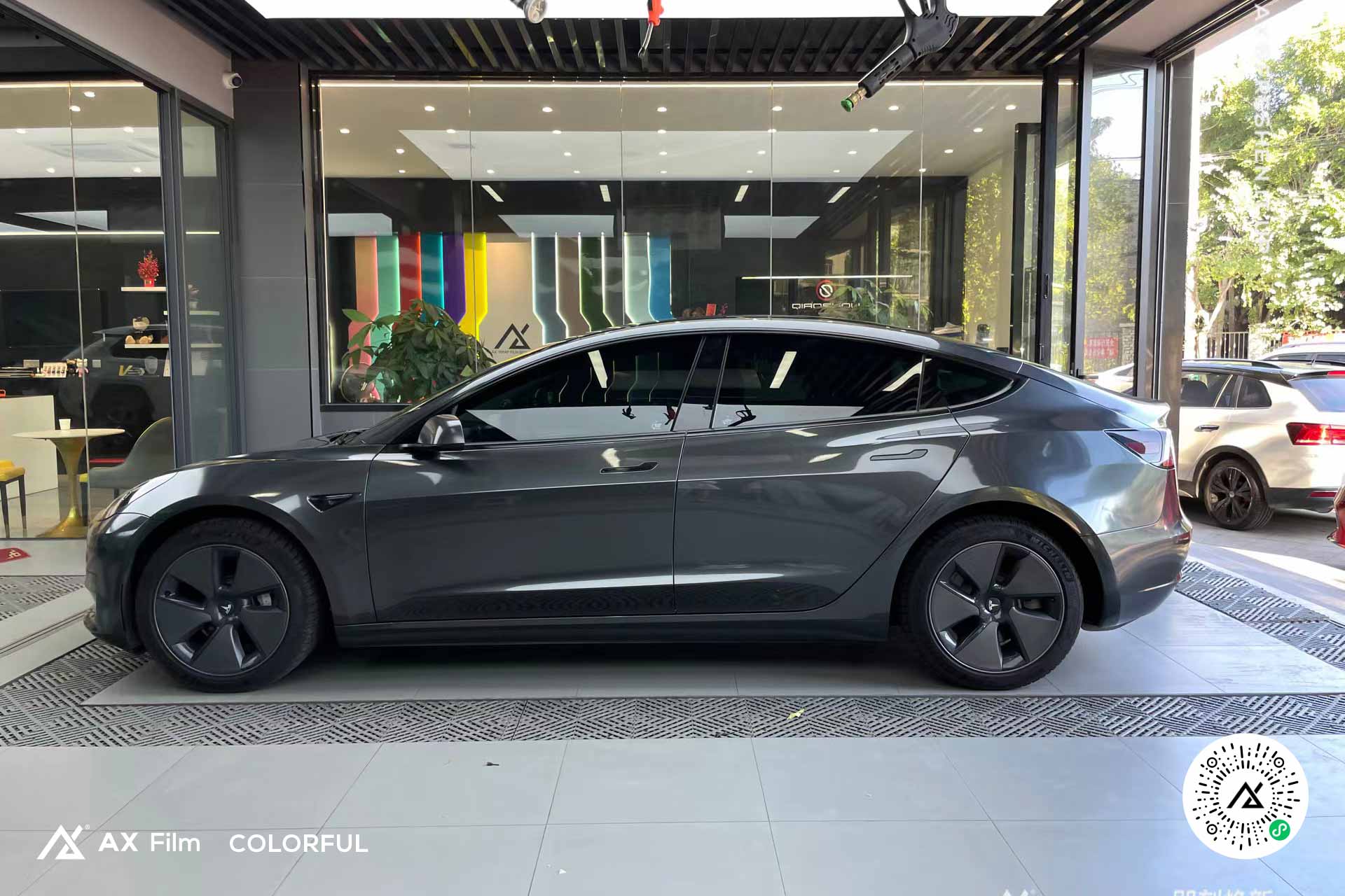 特斯拉Model 3 - 煤炭灰