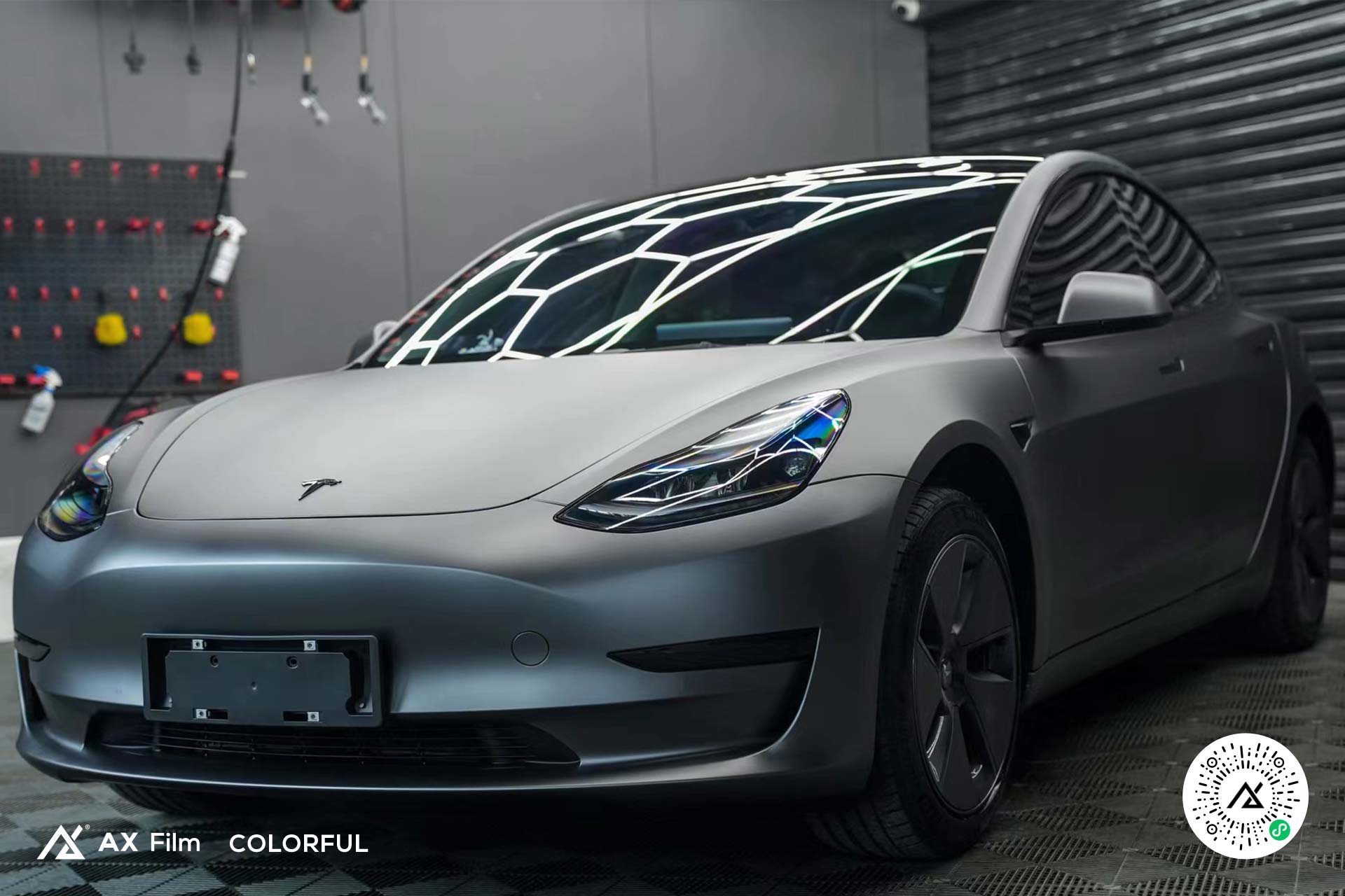 特斯拉Model 3 - 山灰