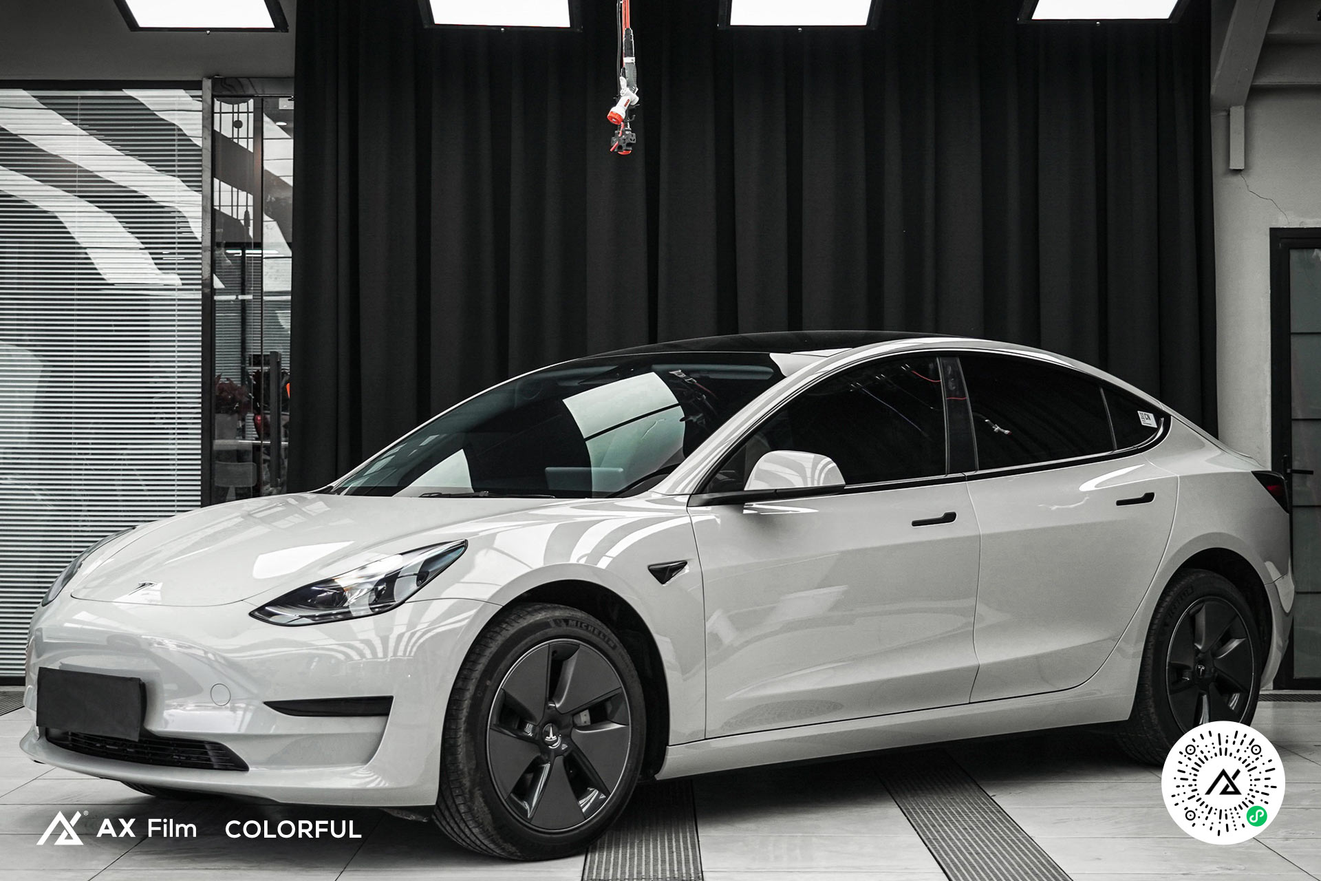 特斯拉Model 3 - 亚灰