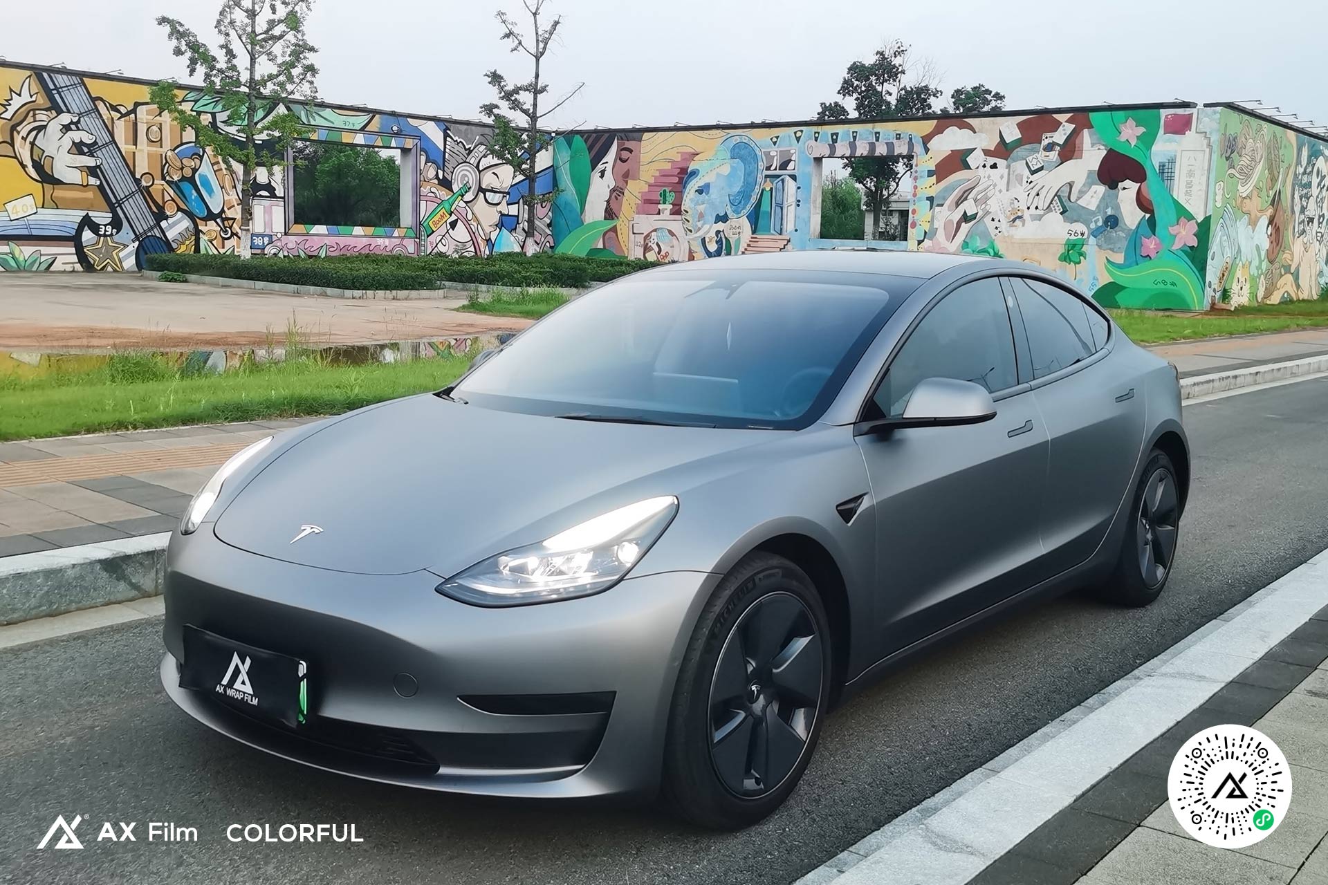特斯拉Model 3 - 山灰