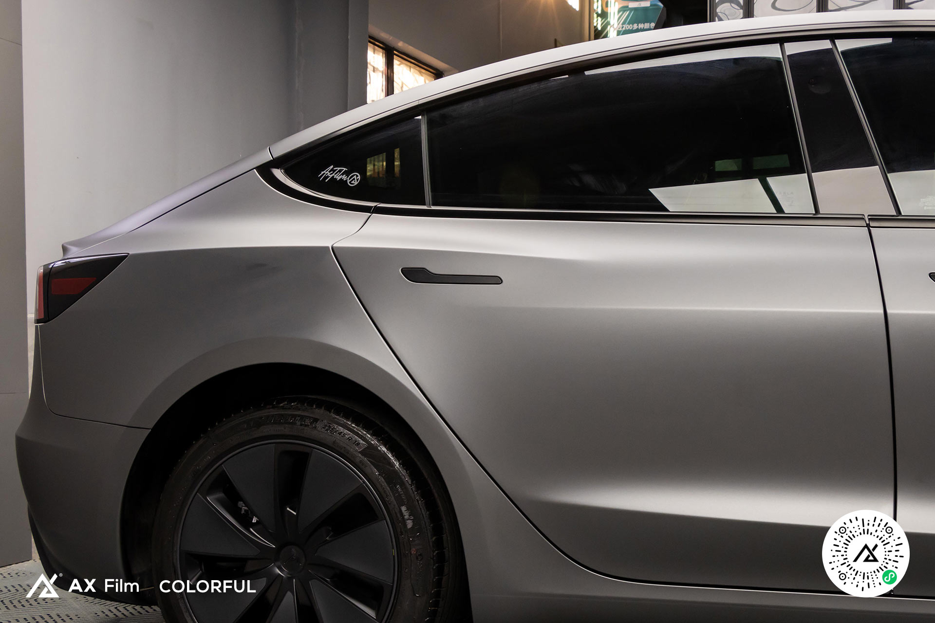 特斯拉Model 3 - 山灰