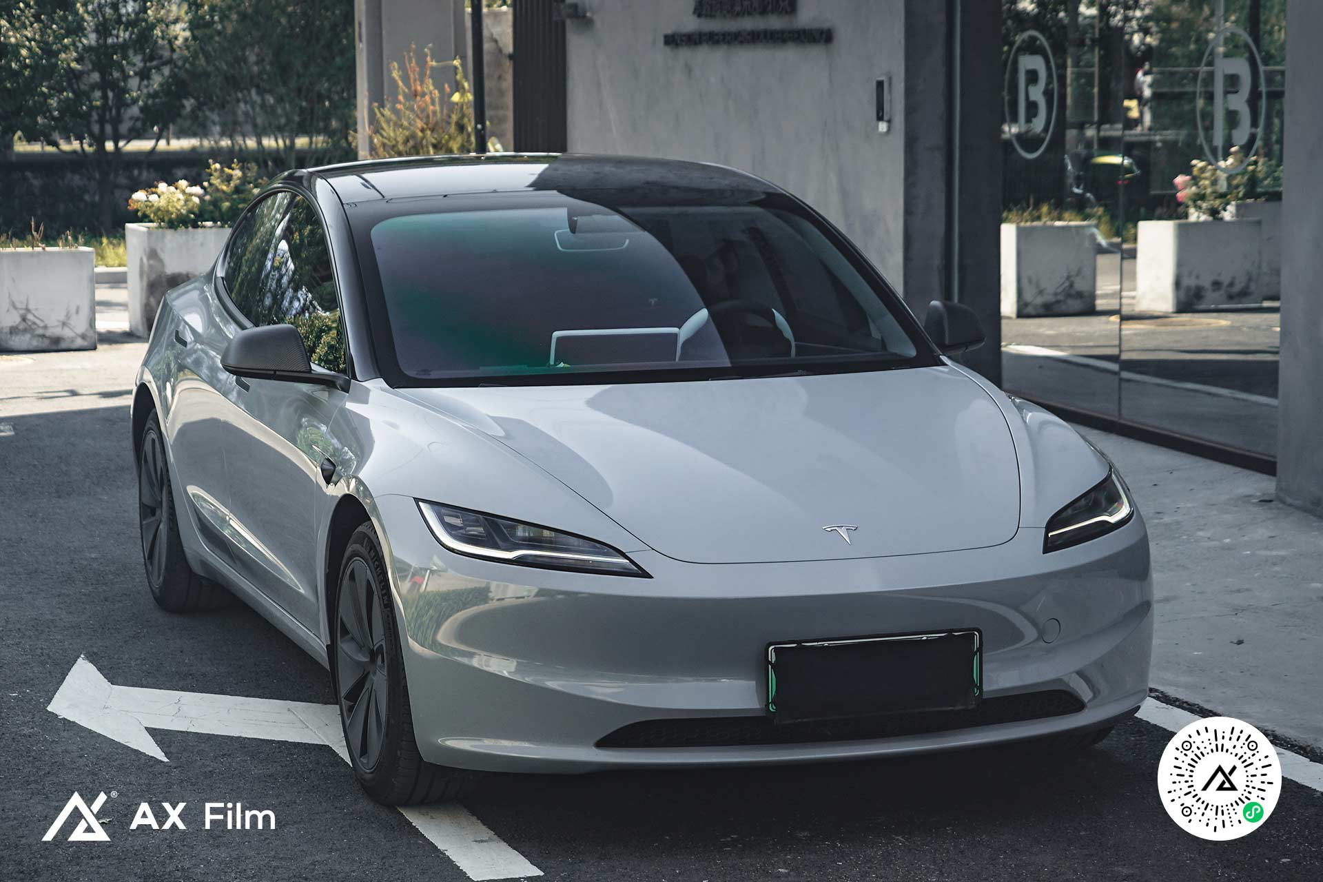 特斯拉Model 3 - 亚灰