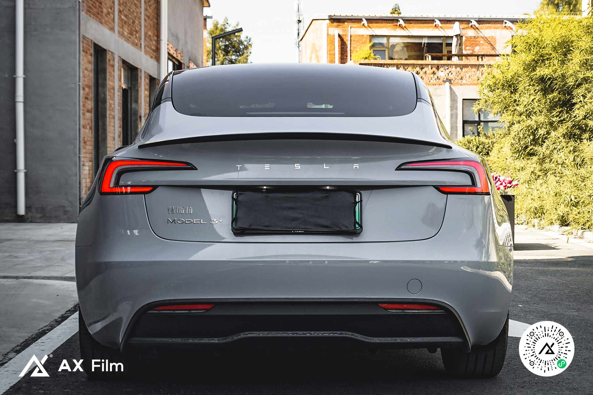特斯拉Model 3 - 亚灰